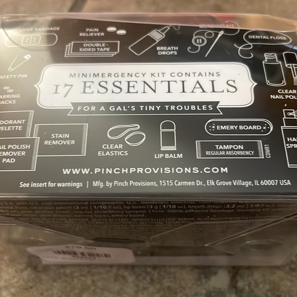 Lilly Pulitzer/ Natural life perfect beach day bag, everything you need! - Picture 10 of 17